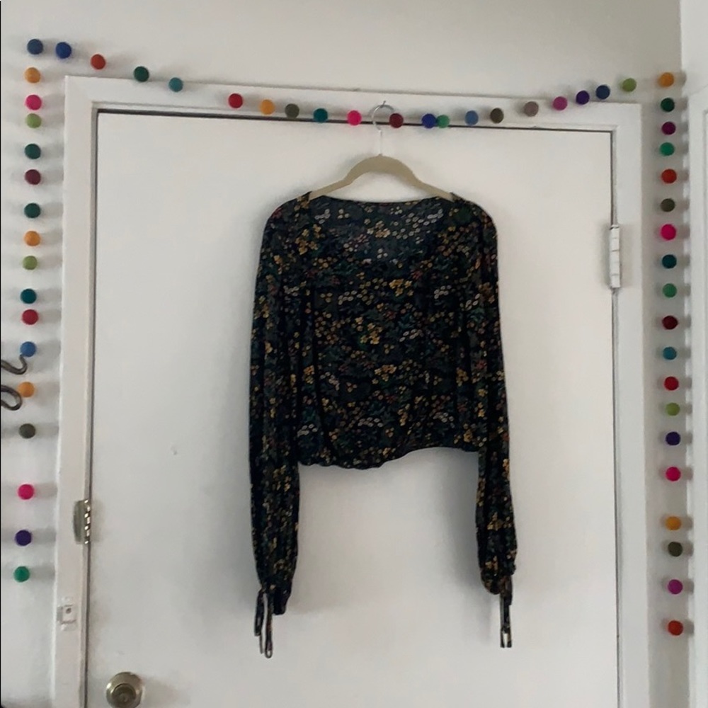 Crop blouse open arms